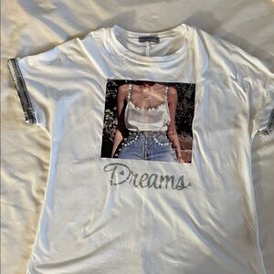 Stylish White Graphic Tee with 'Dreams' Design